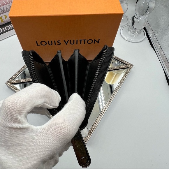 Louis Vuitton Black Vernis LV Embossed Zippy Wallet with COA - Picture 10 of 16